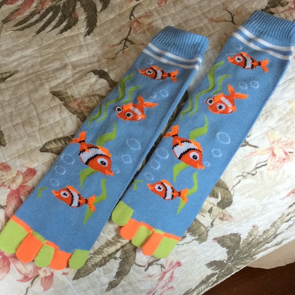 NEW Cute multi-color toe socks with fish